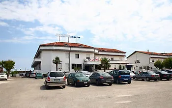 Sabrina Hotel